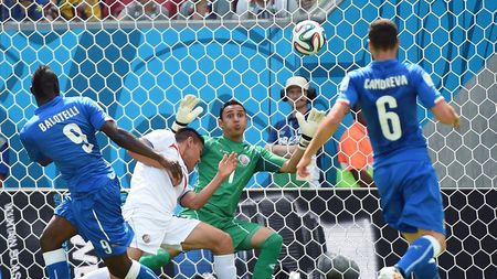 "Italia, făcută KO de Costa Rica" La Repubblica a fost singura publicație care a criticat în termeni duri jocul squadrei azzurra. Reacții din presa peninsulară