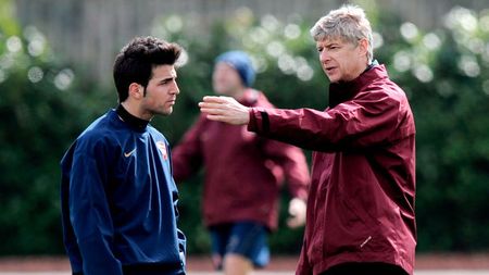 Arsenal i-o face din nou Barcei! Îi ia o nouă perlă din curte când nici nu a decis dacă îi dă drumul lui Cesc Fabregas