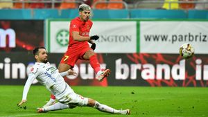Florin Răducioiu a „mirosit” ceva neobișnuit în meciul FCSB - Hermannstadt 3-0, disputat la câteva zile după ce Gigi Becali l-a cumpărat pe Baba Alhassan: „Hai că pun eu întrebarea asta”