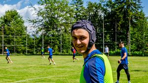 Luca Mihai, fotbalistul care se antrenează cu o cască de protecție după ce a fost băgat în spital de dinamovistul Homawoo, și-a decis viitorul! „Ne-am înțeles cu CFR Cluj”. EXCLUSIV