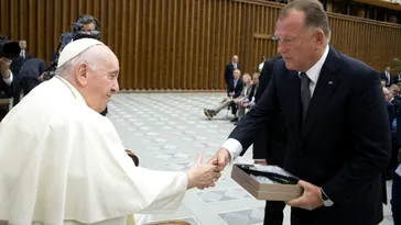 Marius Vizer, președintele Federației Internaționale de Judo, i-a oferit un cadou inedit Papei Francisc! Care a fost mesajul transmis | SPECIAL