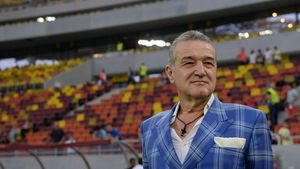 Gigi Becali a cerut să intre în direct, la TV, ca să explice el cele două faze care au viciat rezultatul în FCSB - Farul 1-1! Miliardarul a dat verdictul în ambele decizii luate de VAR şi a vorbit de geometrie în spațiu şi de o eroare nevăzută: "Face mişcarea aia"