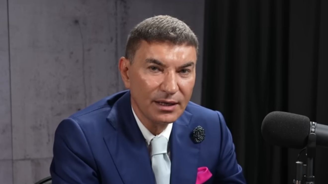 Cristi Borcea a văzut noua siglă a lui Dinamo: „Se răsucește Mircea Lucescu în mormânt! E poză de Playboy”