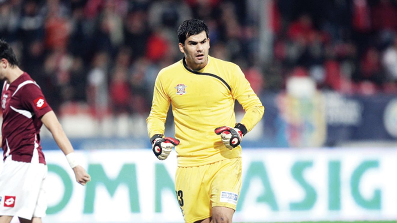 Ajutor din spatele porții