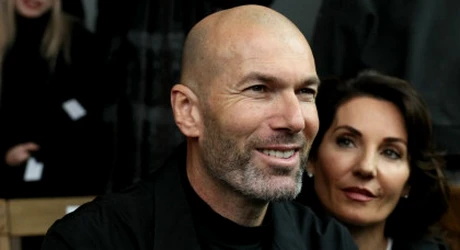 Oferta de ultimă oră pentru Zinedine Zidane. Francezul, chemat de urgenţă pentru a-l înlocui pe un antrenor care a câştigat Campionatul European