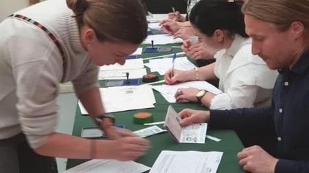 Roland Garros 2019 | Simona Halep a votat la alegerile europarlamentare. Aflată la Paris, românca a mers la secția de votare. FOTO & VIDEO | Prezența sa la urne a creat isterie
