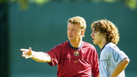 "De ce nu te tunzi? N-ai bani?". BarÃ§a a fost la un pas să renunțe la Puyol în 1998. Cursul carierei sale putea fi schimbat de Louis van Gaal