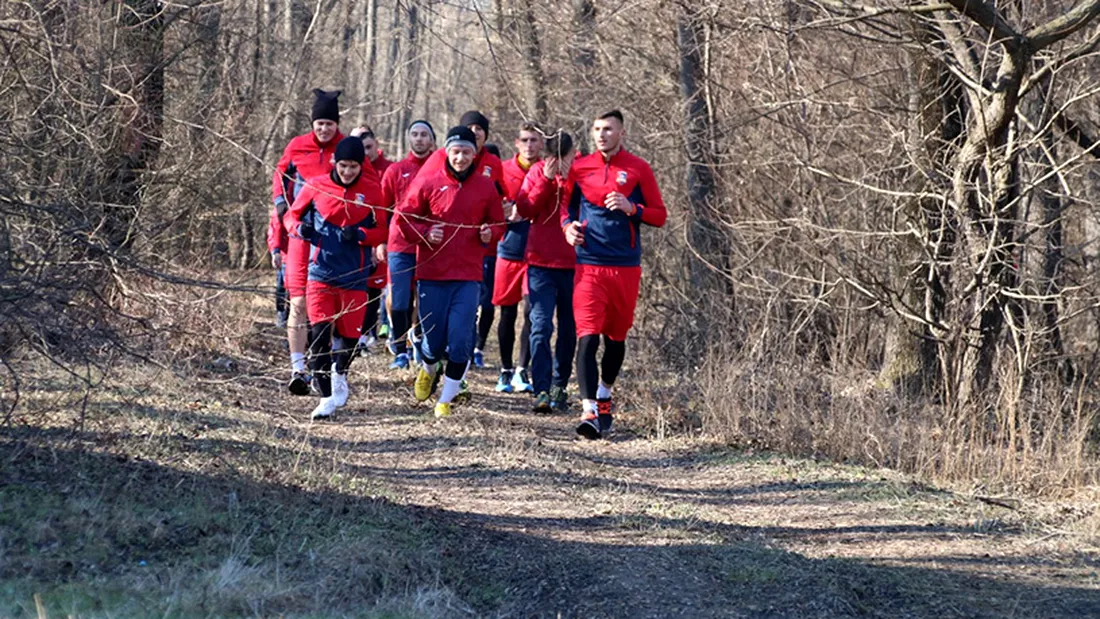 Ilie Stan și-a alergat jucătorii prin pădure la primul antrenament din 2020.** Căpitanii echipelor Ripensia și Turris, printre cele patru achiziții perfectate de SCM Gloria Buzău