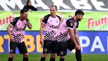 Șansa redresării pentru Corvinul, în partida cu cea mai slabă echipă din play-off. Florin Maxim: ”Vrem să câștigăm, ne pregătim cum trebuie.” Hunedorenii, cu tricouri speciale dedicate lui Mircea Lucescu