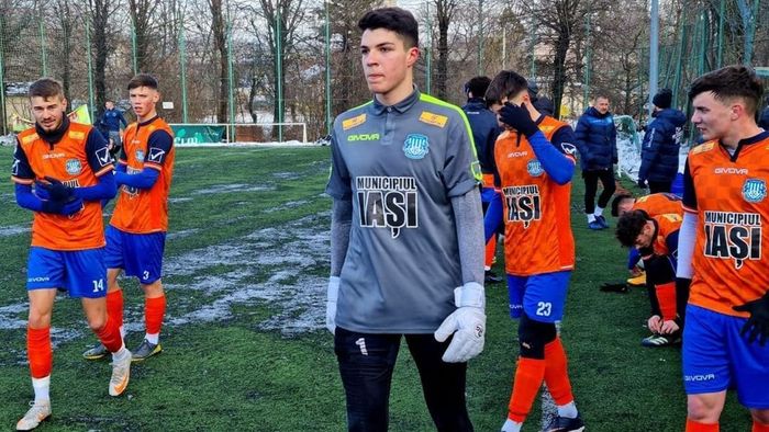 Încă un fotbalist român plecat de tânăr în Italia? Nu a debutat la Poli Iași, însă are șansa să semneze cu un club din Seria A: ”De mic copil visez să joc la un astfel de club” | EXCLUSIV