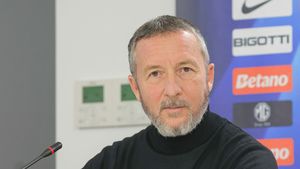 Incredibil! Cât a putut să vorbească Mihai Stoica cu Gigi Becali la telefon într-o zi: „Ăsta e recordul”