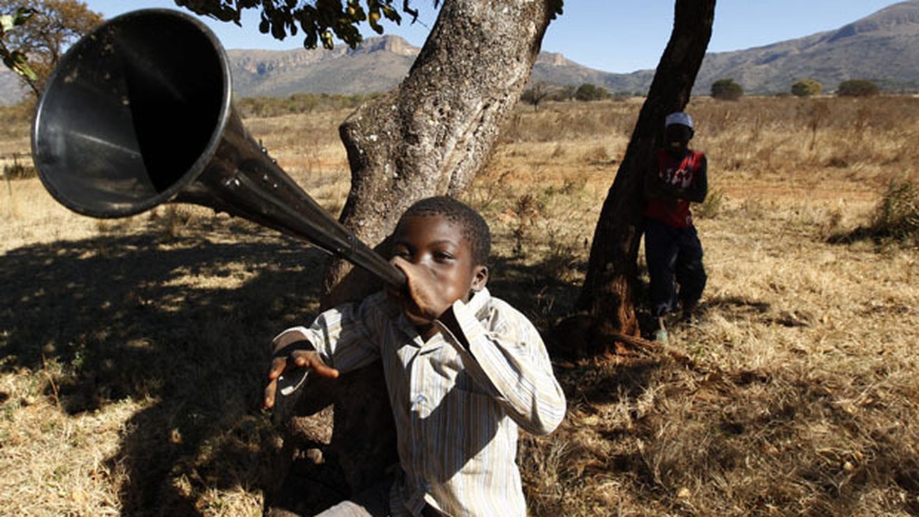 Îngroziți de vuvuzele! Trompetele, interzise pe arena lui Standard: "Pot fi folosite drept arme!"