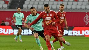 Bani plus un jucător. Rapid a bătut palma cu Sepsi pentru transferul imediat al lui Denis Ciobotariu