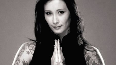 Faceți cunoștință cu Akemi Higashi, femeia care a tatuat toate starurile din prima ligă braziliană