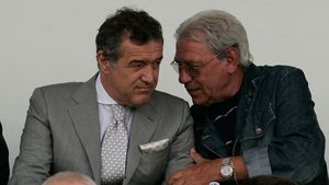 Ienei compară și critică:** "Dinamo gândește în perspectivă, la Steaua se muncește pompieristic"