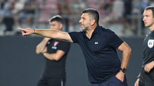 Marius Baciu și jucătorii de la FCSB, huiduiți de suporterii de la Târgoviște: „Du-te, bă, la pușcărie!”