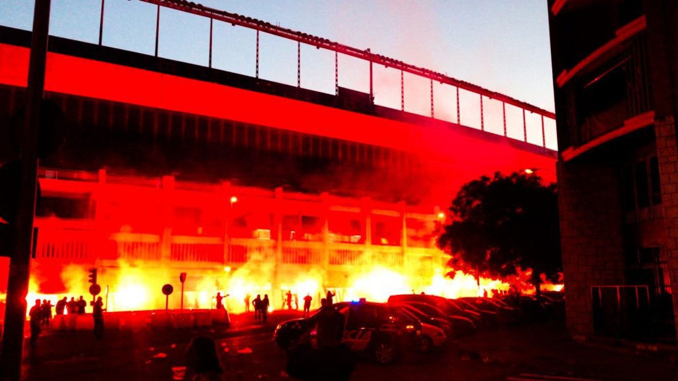 Fanii lui Atletico Madrid și-au luat rămas bun de la vechiul stadion, "Vicente Calderon". Arena va fi demolată și înlocuită cu un ansamblu rezidențial