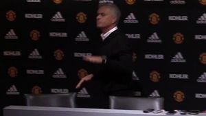 Umilit, dar arogant! VIDEO | Mourinho s-a enervat și a plecat val-vârtej de la conferința de presă: "Știi ce înseamnă asta?"