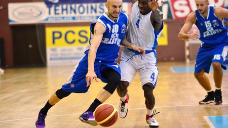 Energia Târgu Jiu - CSU Sibiu, scor 82-78, în sferturile Cupei României la baschet masculin