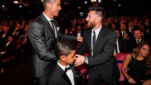 Lionel Messi vs Cristiano Ronaldo! Cine are un an mai bun în jocul lansat de EA Sports
