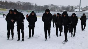 FOTO | Surpriza avută de jucătorii FCSB-ului la Botoșani. Au mers să inspecteze gazonul înainte de meciul de la ora 20, dar au fugit la hotel. Gnohere s-a distrat făcând poze