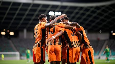 Se alege praful de gigantul construit de Mircea Lucescu pe banii oligarhului Rinat Ahmetov. A fost creat „noul Șahtior Donețk”, un club care va juca în campionatul din Rusia!