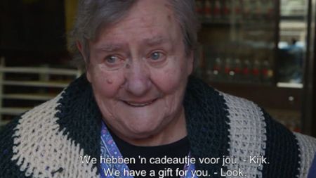 VIDEO | Surpriză "mondială" pentru o bătrânică de 80 de ani. Hazard și Ciman au făcut să-i dea lacrimile de emoție