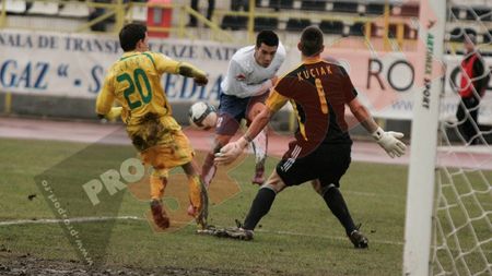 Imagini incredibile: lupte în nămol la Mediaș!** Trebuia amânat returul?