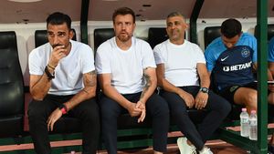 Gata! S-a terminat cu boieria pentru Charalambous şi Pintilii! Gigi Becali a luat decizia: face din nou echipa la FCSB, iar acesta e primul fotbalist pe care  îl impune titular: "E şi greşeala mea" | VIDEO