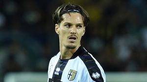 Toată lumea l-a călcat în picioare, dar Dennis Man e cel mai scump fotbalist din Serie B! Ce cotă are jucătorul vândut de Gigi Becali la Parma pe o sumă record