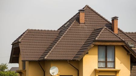 Când și de ce ar trebui să apelezi la servicii profesionale de reparaţii acoperișuri