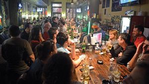 Centrul vechi, cartier roș-albastru!** Cum s-a trăit meciul Chelsea - Steaua la București