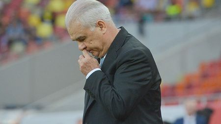 Familia lui Anghel Iordănescu a plecat în Franța: "Am fost la biserică, am dat acatiste, sperăm la un rezultat bun cu Franța"