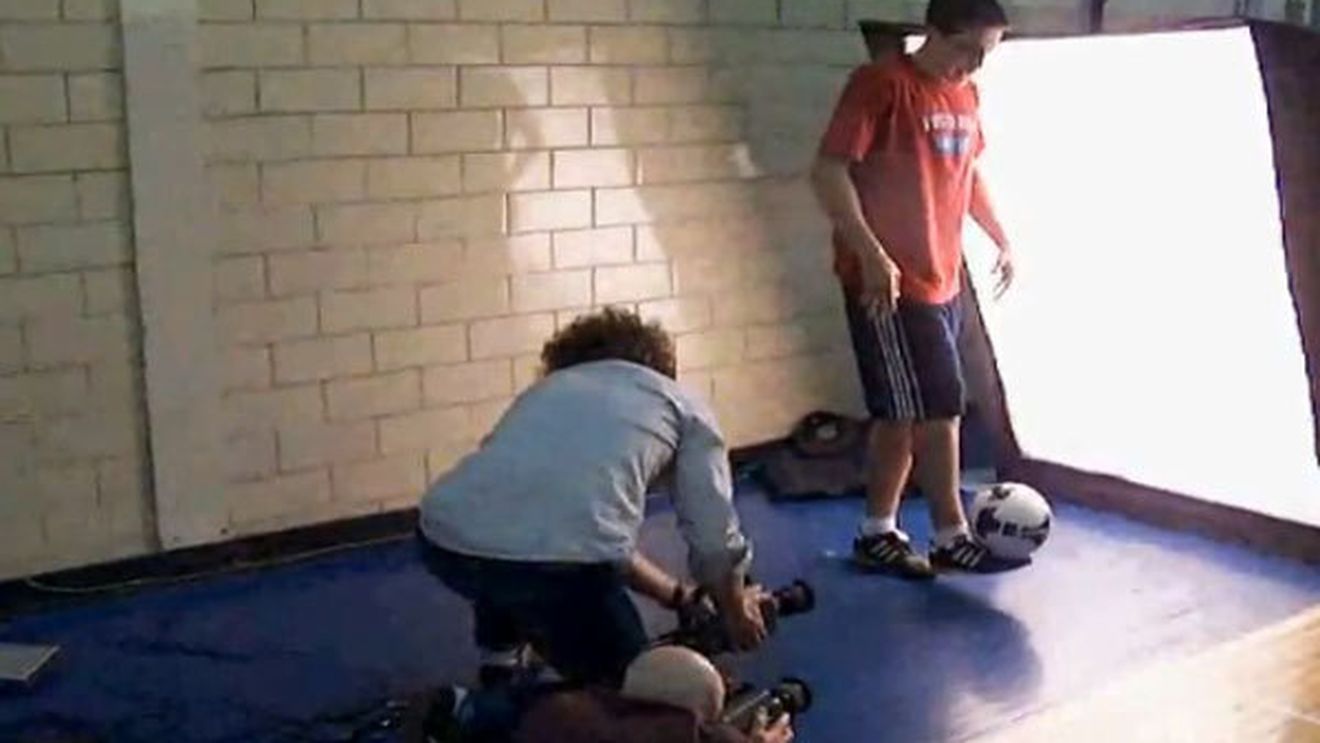 VIDEO INCREDIBIL** Recordul mondial la ținut mingea pe picior: a atins balonul de 252 de ori în 30 de secunde