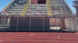 Stadionul ciudat pe care joacă Universitatea Craiova în Conference League cu Vllaznia Shkoder! Cum arată arena „Loro Borici” și ce locuri le-au fost alocate oltenilor | FOTO