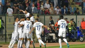 Transfer de play-off în Superliga! Golgheterul a refuzat oferta patronului care l-a ajutat cel mai mult în carieră pentru a juca la un club cu pretenții: „Simt că se duce la ei. La noi nu vine sigur”. EXCLUSIV