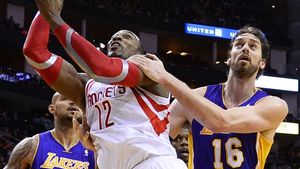 Răzbunarea uriașului. Howard a învins-o pe Lakers la revenirea în Los Angeles