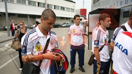 FOTO/ România a ajuns în Austria! Chivu a dat nas în nas cu Eto'o