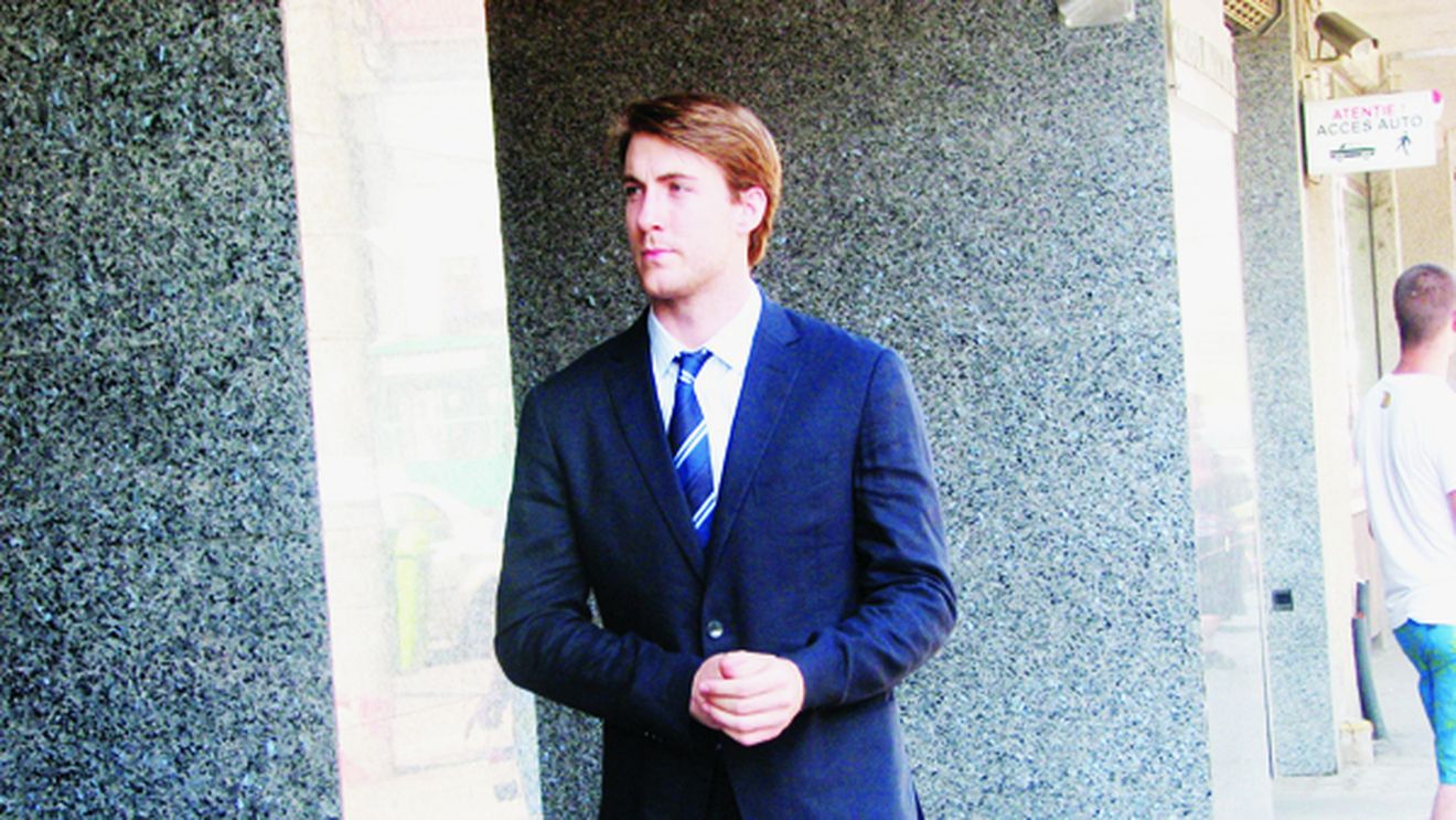 Erou la patru ace!** Campionul din spatele ghișeului