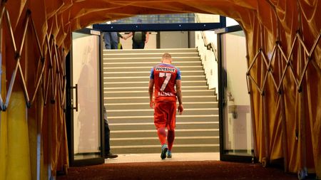 Denis Alibec e la mâna lui Gigi Becali. I-a trecut asta în contract