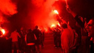 Rapidiștii, implicați în incidente în drumul spre Vaslui. Poliția a confiscat bâte și săbii. Un suporter, reținut