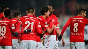 Au învățat să se bucure! Patru victorii la rând pentru Stoican: Dinamo - ACS Poli 4-0