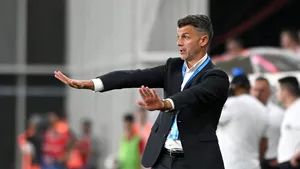 Ovidiu Burcă a răspuns provocării ProSport și a făcut, în direct, cel mai bun „11” al lui Dinamo din ultimii 25 de ani: Dănuț Lupu și Dorin Semeghin, „coechipieri” în flancul stâng! VIDEO