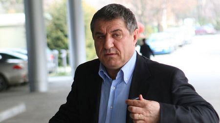 Victor Becali: "Nu am rupt de fațadă contractul cu Mutu,** am făcut-o pentru binele lui"