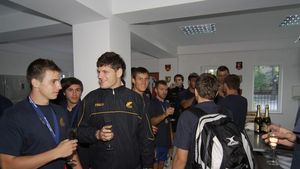 "Ce bună e! N-am mai mâncat pizza de trei luni!"