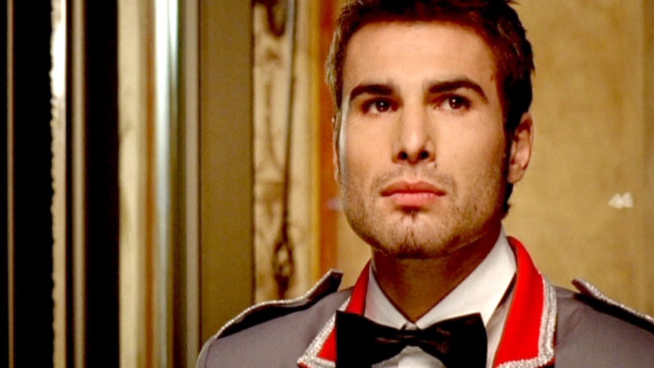 VIDEO** Nadia vânzătoare, Doroftei mecanic auto și Mutu majordom!