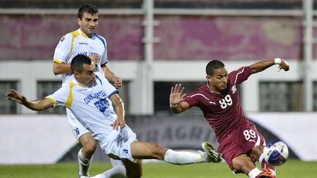 Titular în premieră, Renan nu a impresionat cu "U"! Colegii brazilianului au avut o reacție sugestivă