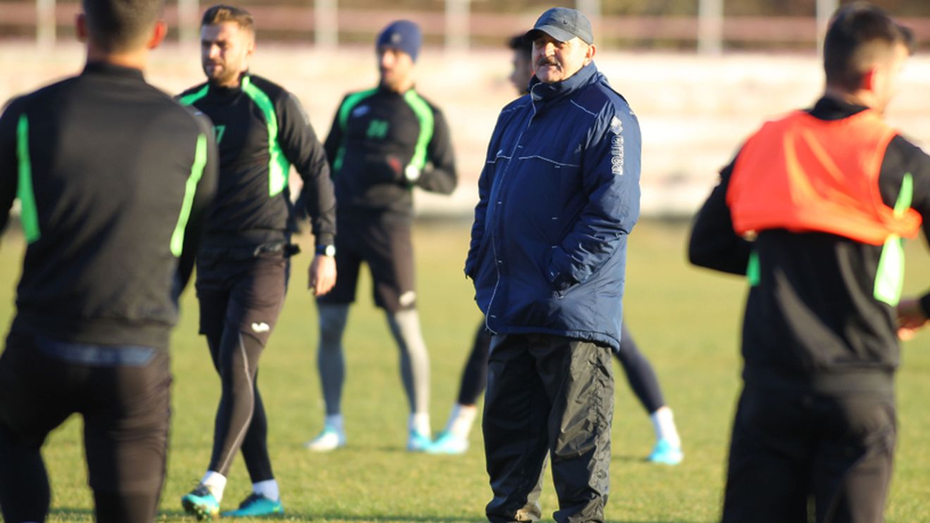 "Vom fi într-o situație periculoasă". Ionuț Popa își exprimă îngrijorarea de la Poiana Brașov. Antrenorul testează mai mulți fotbaliști veniți pe filiera africană în cantonamentul lui ACS Poli, dar mai vrea și jucători consacrați