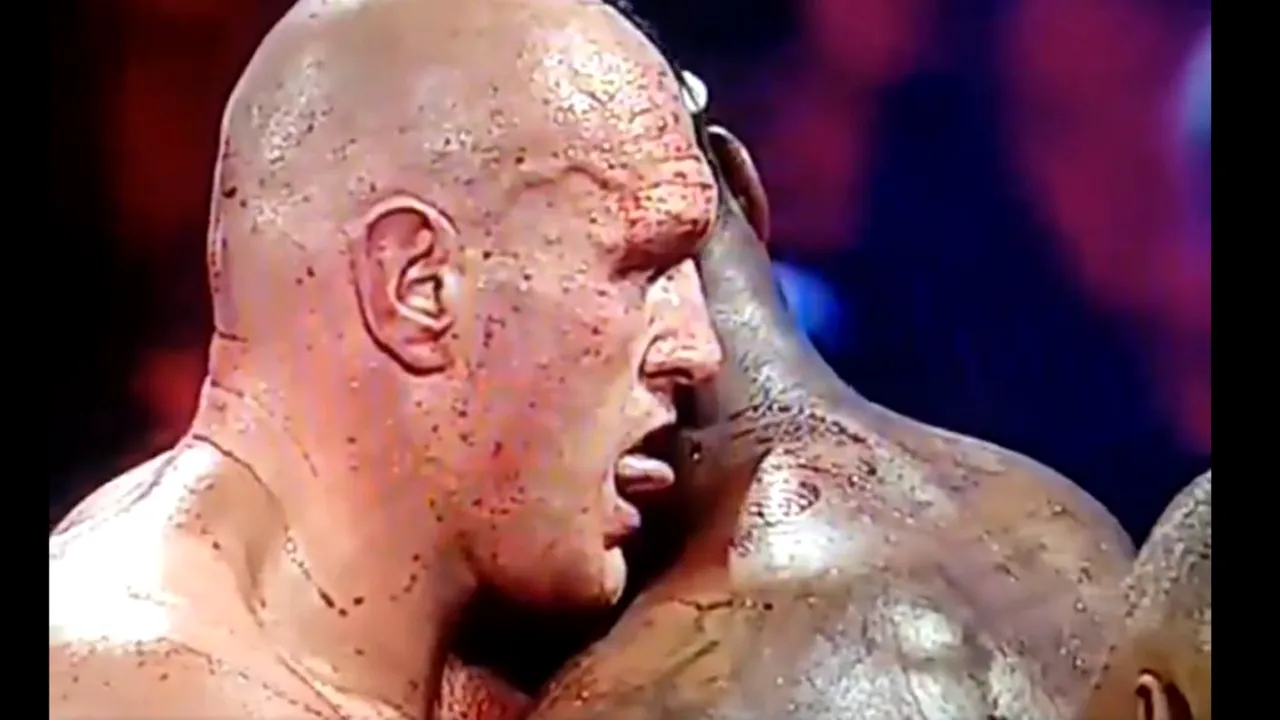 Moment bizar în meciul Tyson Fury - Deontay Wilder! Britanicul, surprins în timp ce lingea gâtul plin de sânge al americanului | VIDEO