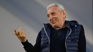 Fotbalistul lui Dan Șucu a rupt contractul cu Giovanni Becali din cauza transferului vedetei lui Gică Hagi: „S-a supărat că l-am dus p-ăla”